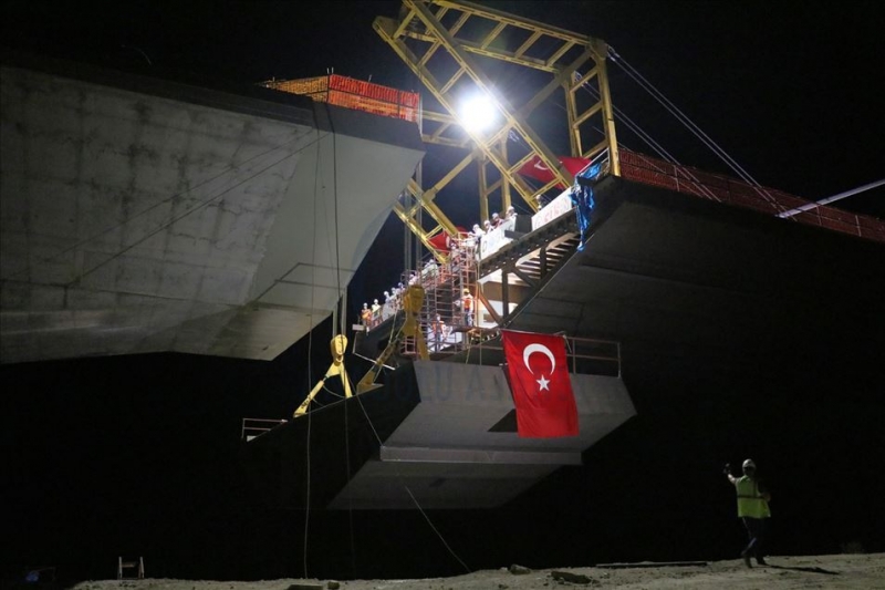 Yeni Kömürhan Köprüsü'nün iki yakası birleşti