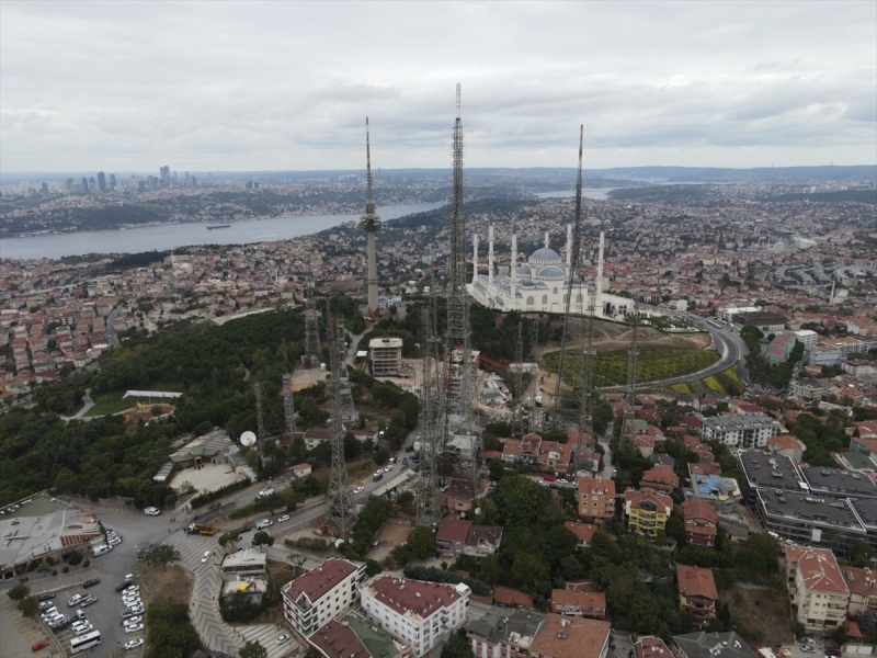 Çamlıca Tepesi'ndeki eski antenler kaldırılıyor
