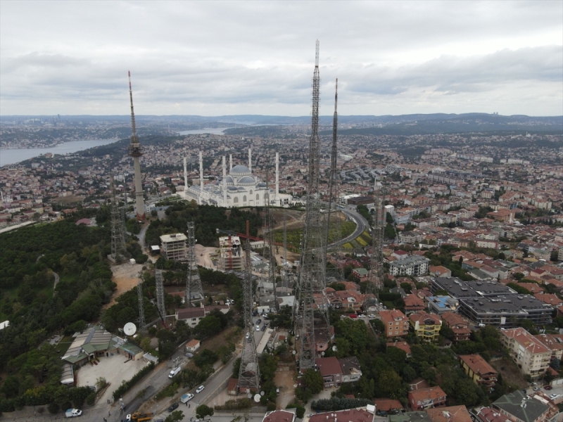  Çamlıca Tepesi'ndeki eski antenler kaldırılıyor