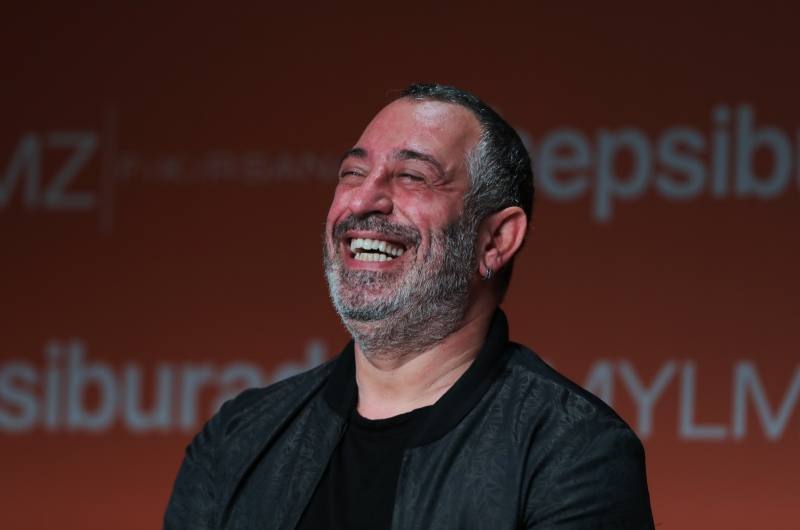 Hepsiburada'nın yeni reklam yüzü Cem Yılmaz oldu