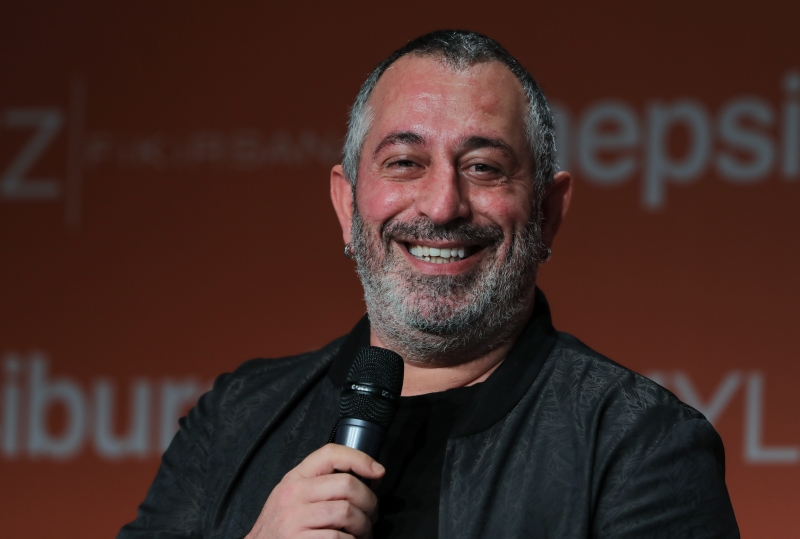  Hepsiburada'nın yeni reklam yüzü Cem Yılmaz oldu