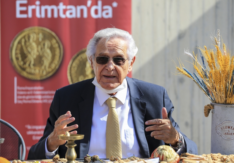  İsrafa dikkati çekmek için tarihi ekmeklerin minyatürlerini yaptılar