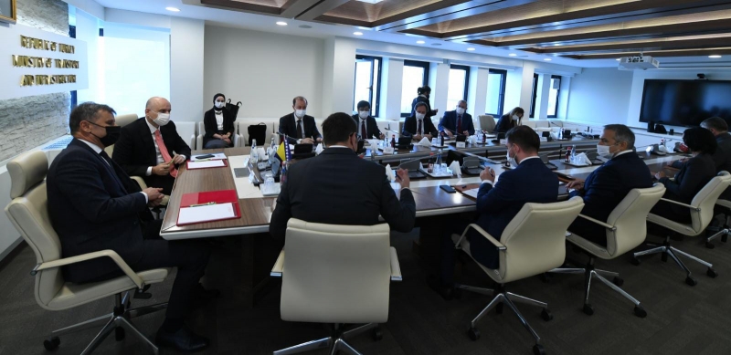  Bakan Karaismailoğlu Başbakan Novaliç ile bir araya geldi