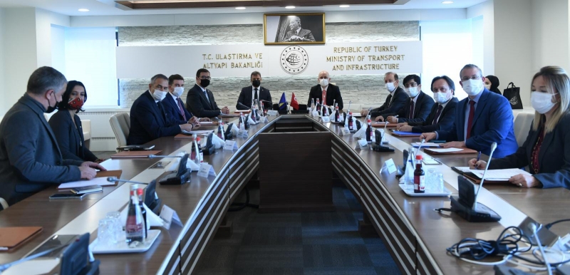  Bakan Karaismailoğlu Başbakan Novaliç ile bir araya geldi