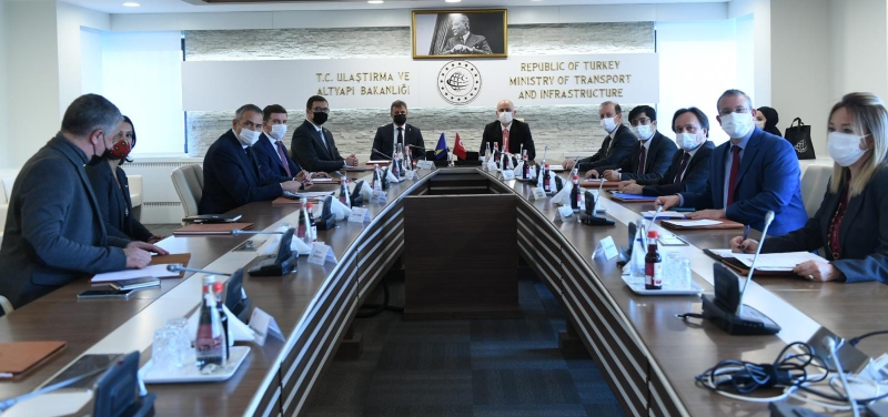  Bakan Karaismailoğlu Başbakan Novaliç ile bir araya geldi
