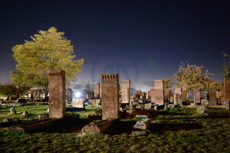 Ahlat selçuklu meydan mezarlığı 