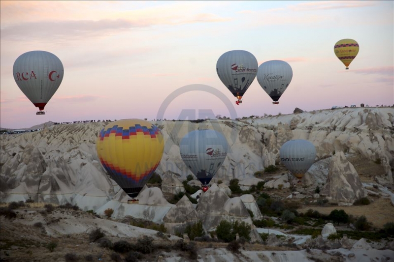 Kapadokya'da balonlar, Cumhuriyet Bayramı için havalandı
