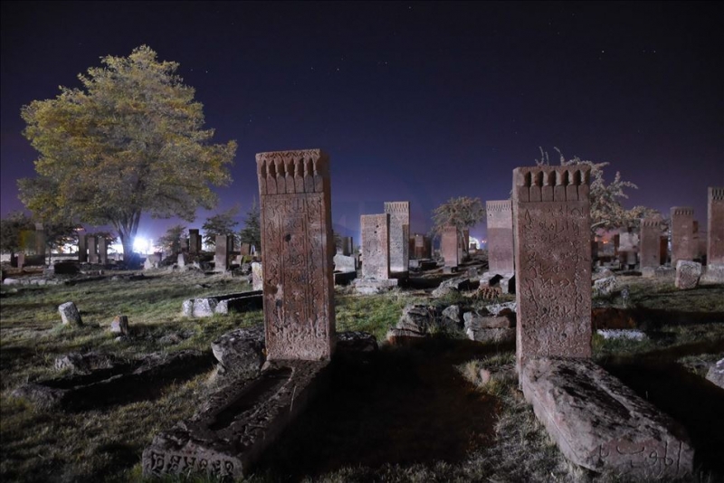 Ahlat selçuklu meydan mezarlığı 