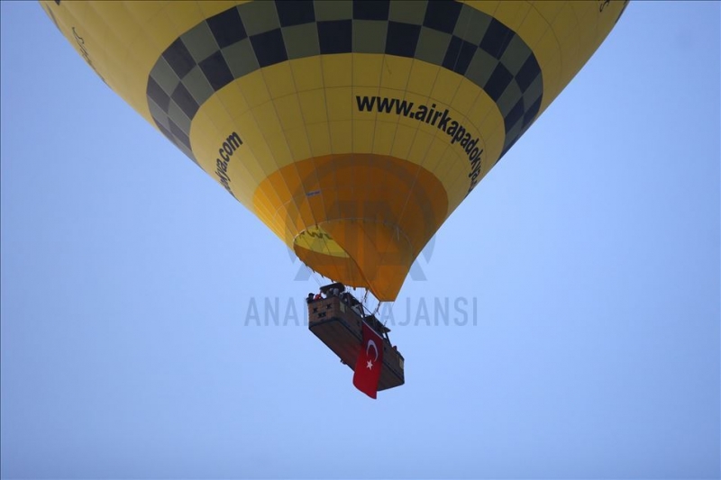 Kapadokya'da balonlar, Cumhuriyet Bayramı için havalandı