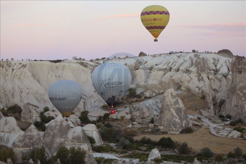 Kapadokya'da balonlar, Cumhuriyet Bayramı için havalandı