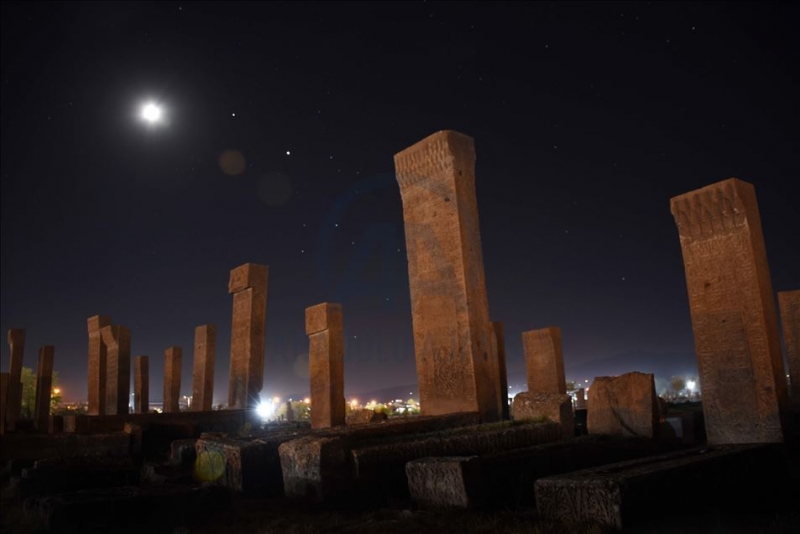 Ahlat selçuklu meydan mezarlığı 