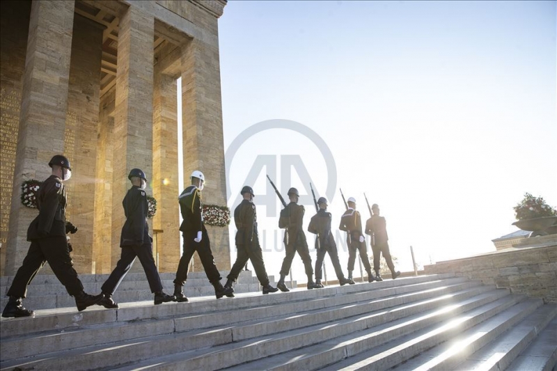 Büyük Önder Atatürk için Anıtkabir'de tören düzenlendi