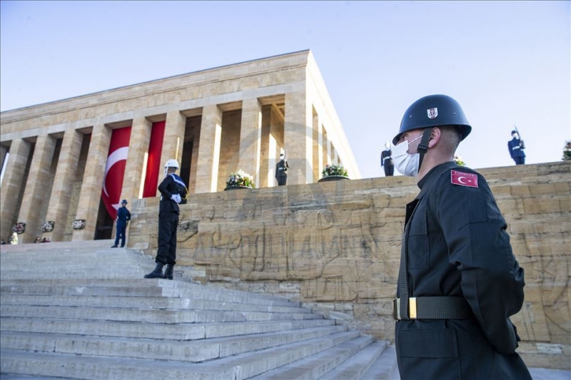 Büyük Önder Atatürk için Anıtkabir'de tören düzenlendi
