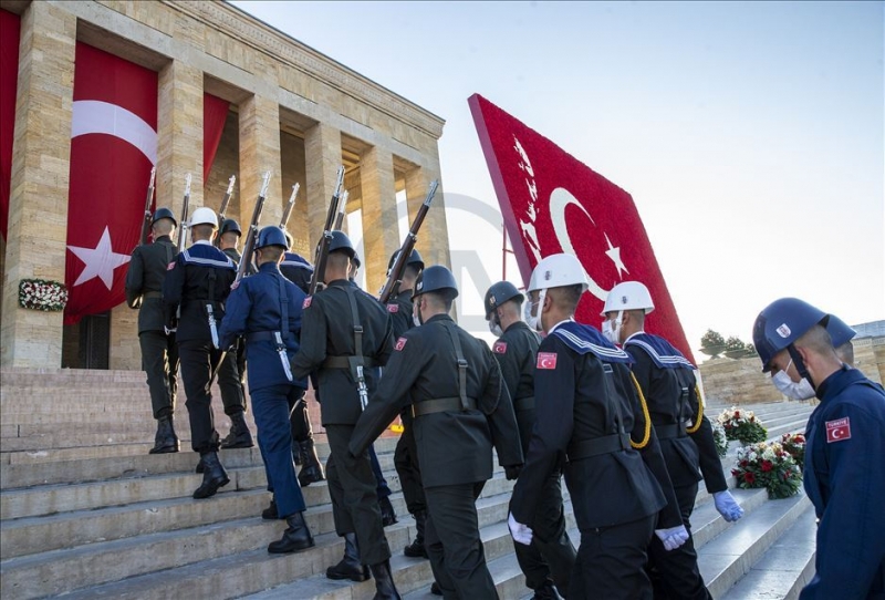 Büyük Önder Atatürk için Anıtkabir'de tören düzenlendi