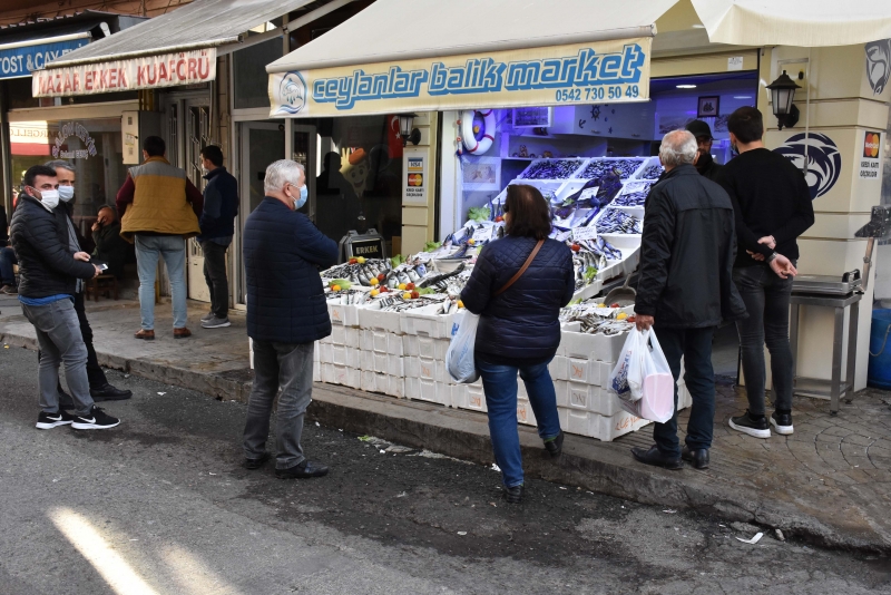 Ordu'da kilogram fiyatı 10 liraya düşen hamsiye yoğun ilgi