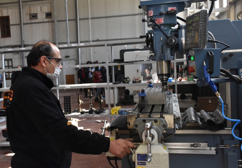  Erzurum'da elektrikli otomobillerin portatif şarj üniteleri üretilmeye başlandı