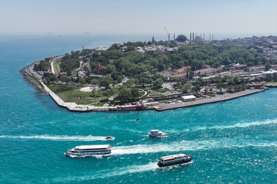 İstanbul Boğazı Turkuaz renge büründü