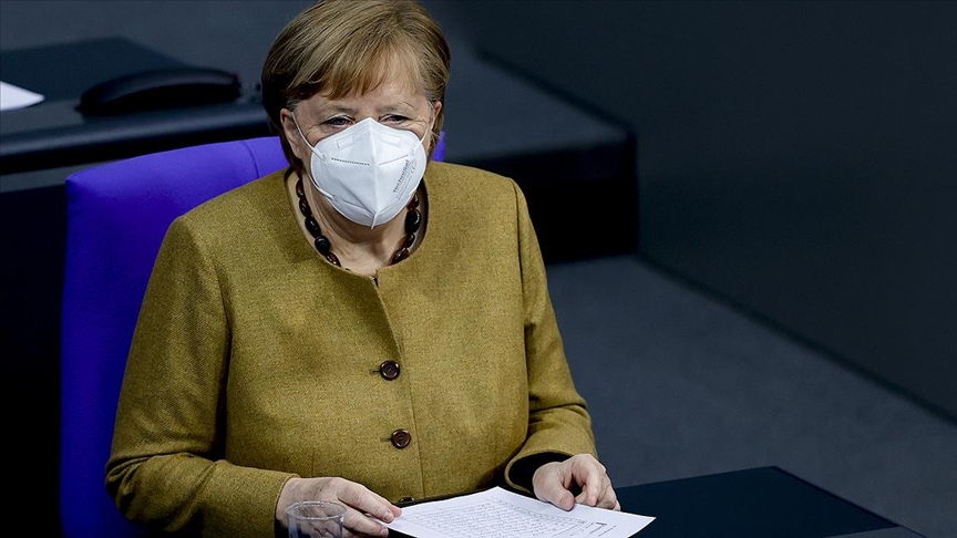 Merkel, Federal Meclis’te Kovid-19 tedbirlerini savundu