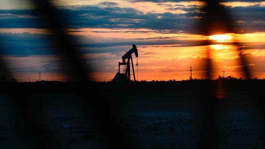 IEA, küresel petrol talebi artış öngörüsünü aşağı yönlü revize etti