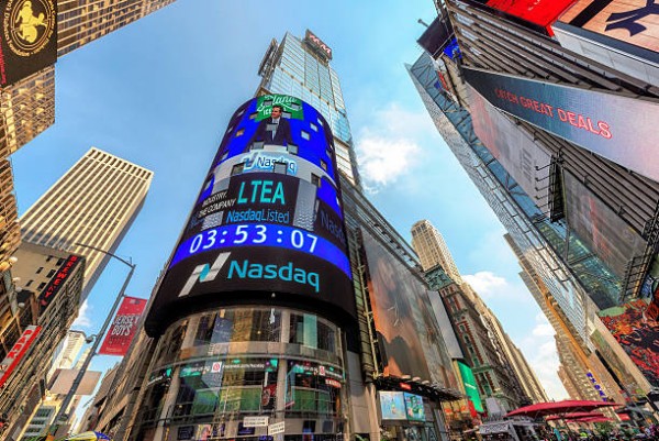 Uzay Devinden Tarihi Adım: SpaceX Hisseleri Nasdaq’ta İşleme Başladı!