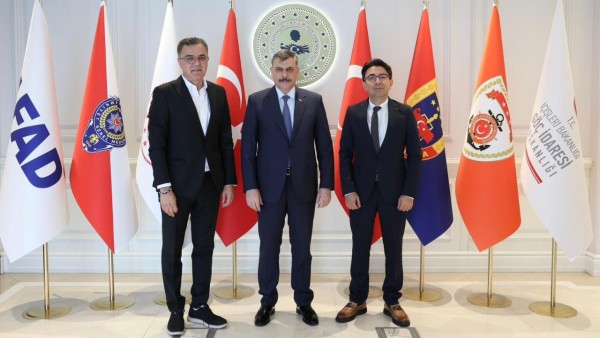 Yunus Derebağ Bakan Çiftçi'yi Ziyaret Etti