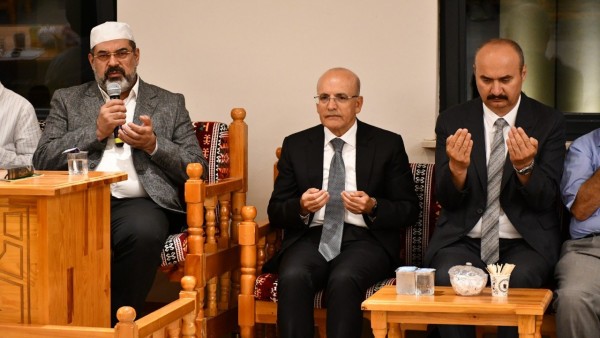 Bakan Şimşek, Yeğeni Emine Yani'nin Taziyesine Katıldı