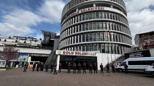 Bolu Belediyesi'ne operasyon: 22 gözaltı