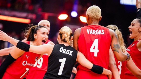 Filenin Sultanları Avrupa Şampiyonu! İtalya'yı 3-2 yendi
