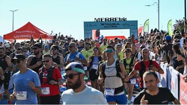 Merrell İstanbul Ultra'da 4 Bin Burun Bandı Dağıtıldı