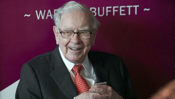 Warren Buffett Berkshire Hathaway'deki Başkanlığı Bıraktı