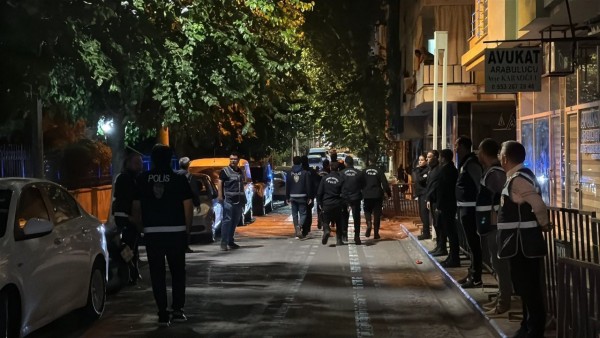 Manisa'da Lise Önünde Silahlı Saldırı: 7 Tutuklama