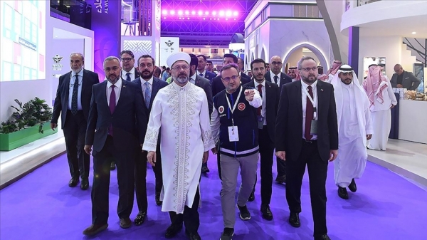Diyanet İşleri Başkanı Erbaş, Hac ve Umre Fuarı'nı ziyaret etti