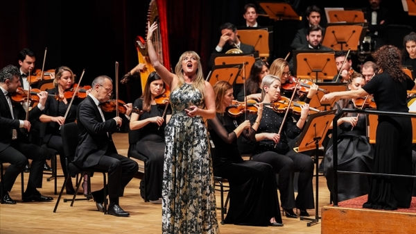Soprano Sinead Campbell Wallace, İstanbul'da konser verdi