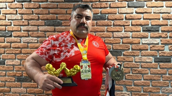 Bileği bükülmeyen milli sporcudan şampiyonluk