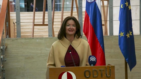 Slovenya Dışişleri Bakanı,"Akdeniz'in Marie Curie'leri" sergisi katıldı
